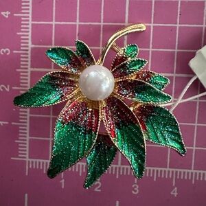 Lucky Brand Shiny Crystal Maple Leaf Brooch with Pearl green red blue golden
